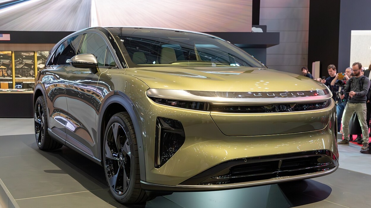 Bývalí inženýři Tesly postavili sedmimístné SUV s výkonem supersportu. Lucid Gravity míří do Evropy
