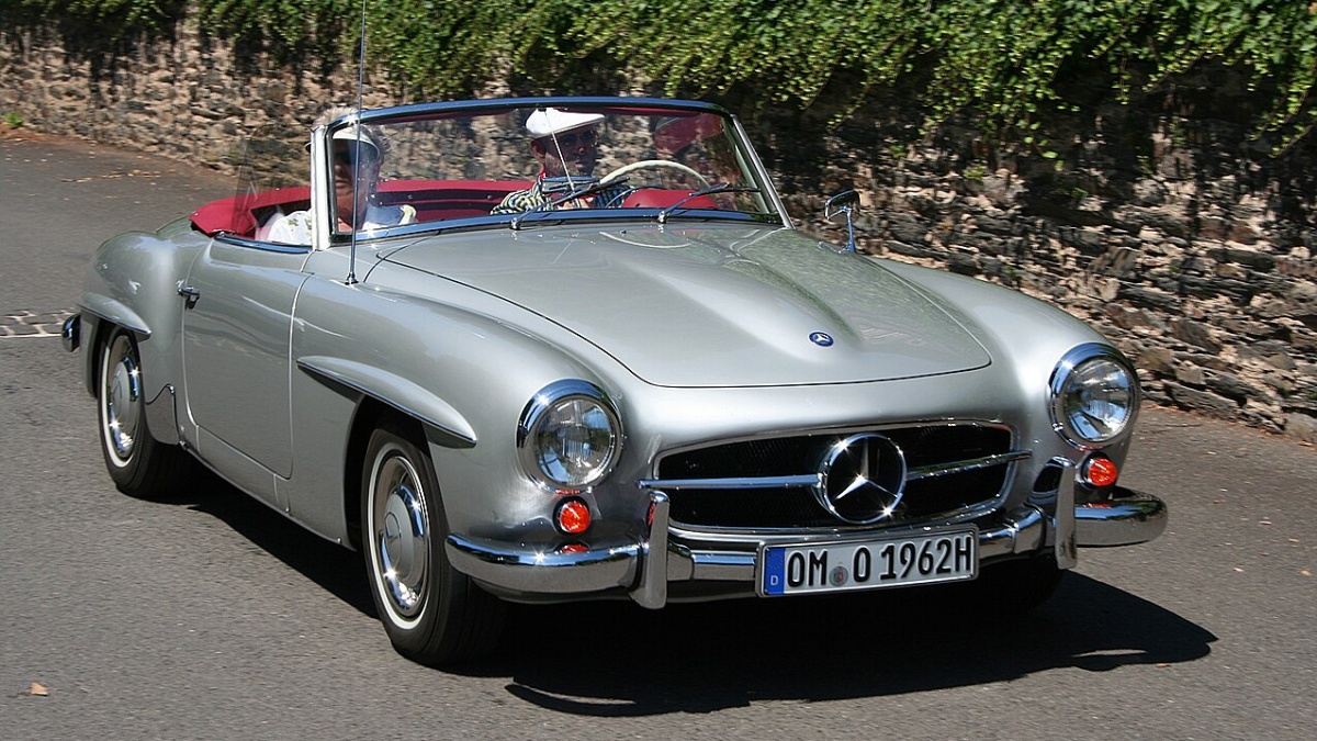 V roce 1960 dostal od otce Mercedes. O 66 let později s ním stále jezdí a má najeto 350 000 km