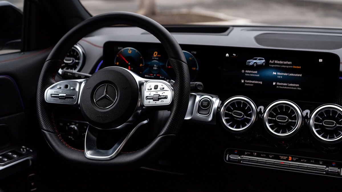 Mercedes nemá na výběr, končí s dotykovou mánií. Ne však kvůli kritice ze strany řidičů, Euro NCAP bez nich nedá pět hvězd