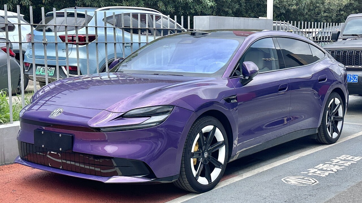 MG 07 je skoro 5 metrů dlouhý, vypadá jako Porsche a stojí v přepočtu 400 tisíc Kč. Zájem láme rekordy značky