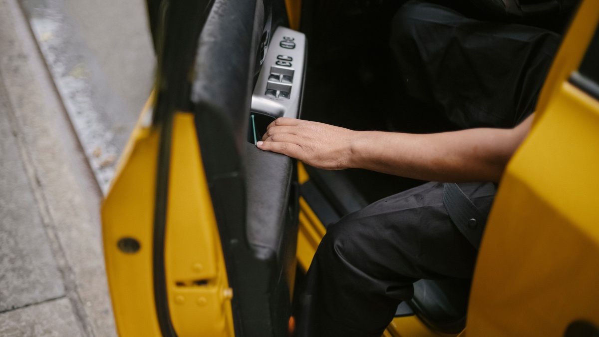 Otevřené dveře auta zraní až 27 % cyklistů. Honda přišla s patentem, který má problém vyřešit