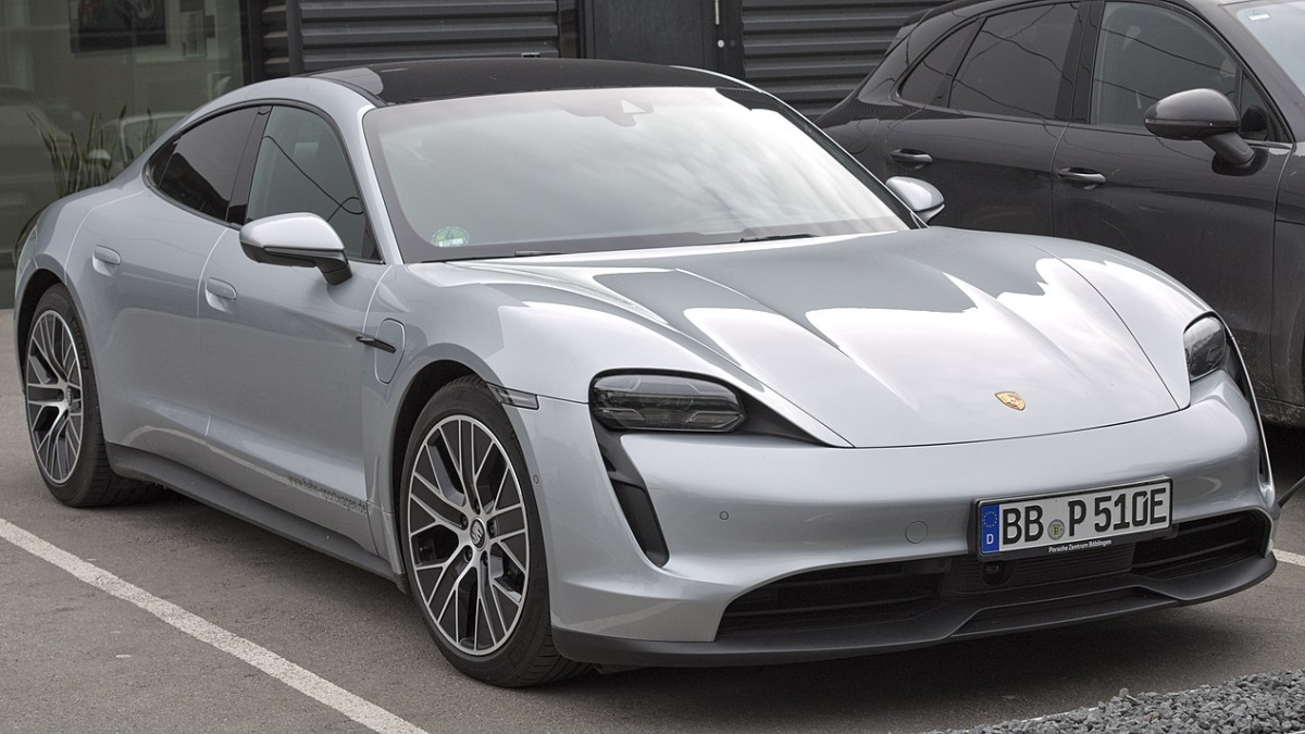 Luxusní elektromobily za zlomek původní ceny: V bazarech právěpadají cenové rekordy