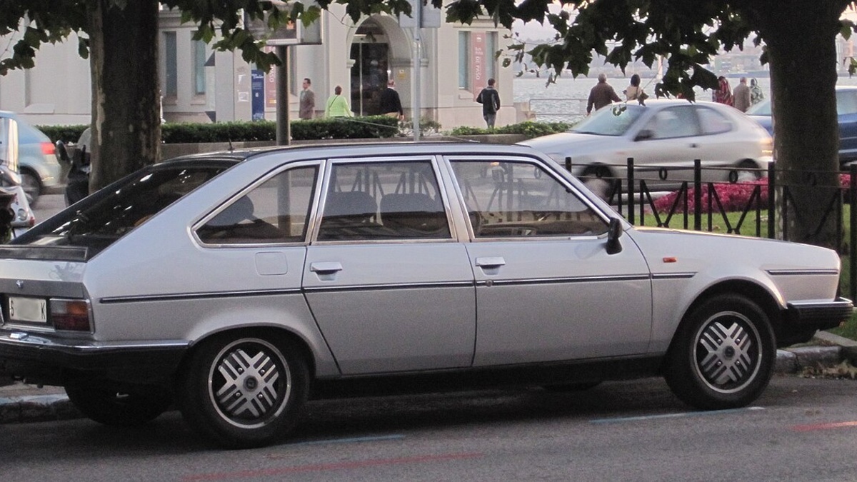 Renault postavil v roce 1975 jeden z prvních liftbacků s V6 na světě. Dnes je v dobrém stavu skoro k nesehnání a ceny rostou