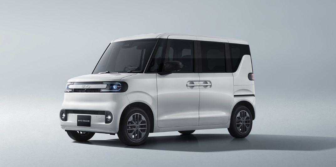 BYD Racco měří 3,4 metru, má posuvné dveře a kufr 1 372 litrů. Elektrický kei car debutuje s cenou od 278 tisíc Kč