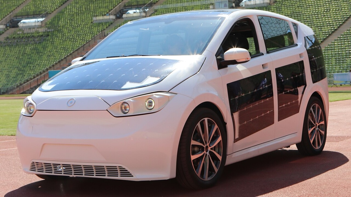 Třetí krach za 3 roky: Německá značka slibovala elektromobil na solární panely, teď rozprodává i patenty