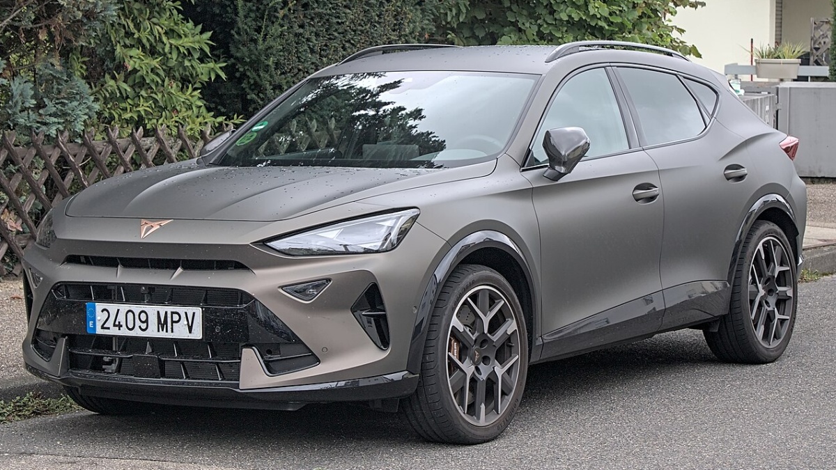 Cupra Formentor má 333 koní a stovku dá za 4,8 s. Po šesti měsících v testu ale vypluly na povrch věci, které ceník neříká