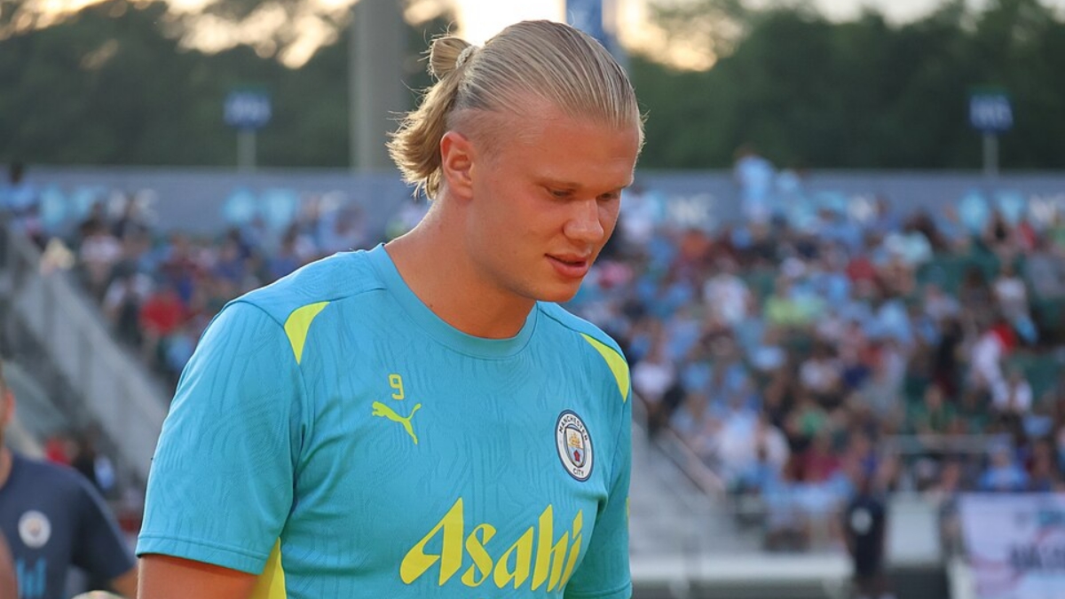 Tomu se říká pořádná sbírka: Fotbalista Haaland má v garáži Bugatti za 90 milionů a Mercedes s technikou formule 1