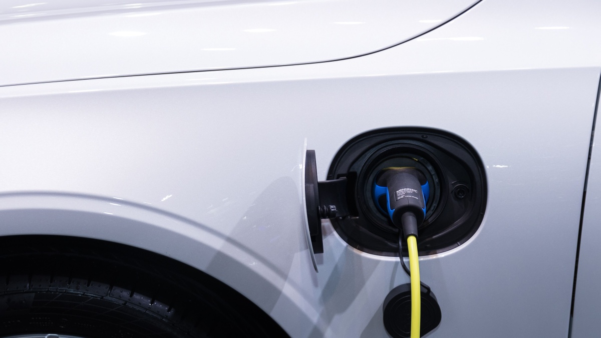 Wallbox vs. zásuvka: Rozdíl v ztrátách při nabíjení elektromobilu je obrovský, ročně může řidič přijít o tisíce korun