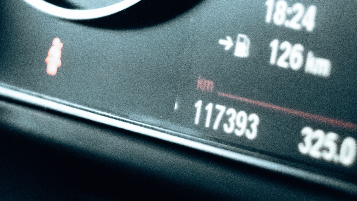 Kupujete ojeté auto v bazaru? Jednomu typu se raději vyhněte, má trojnásobné riziko stočeného tachometru